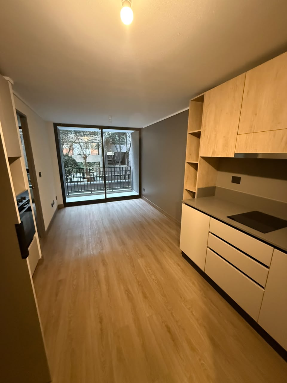ARRIENDO $420.000 | MODERNO DEPARTAMENTO 1D/1B CON ESTACIONAMIENTO Y BODEGA – SANTIAGO CENTRO